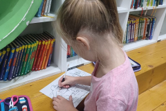 10.-10.-2024-2.B-Pohadky-program-ve-skolni-knihovne-20