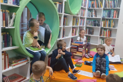 10.-10.-2024-2.B-Pohadky-program-ve-skolni-knihovne-32