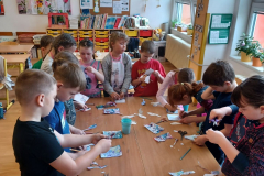 14.-4.-2025-2.B-Umelecky-festival-1.-stupne-malovani-penou-13