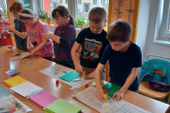 14.-4.-2025-2.B-Umelecky-festival-1.-stupne-malovani-penou-17