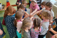 14.-4.-2025-2.B-Umelecky-festival-1.-stupne-vyroba-rucniho-papiru-1