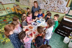 14.-4.-2025-2.B-Umelecky-festival-1.-stupne-vyroba-rucniho-papiru-11