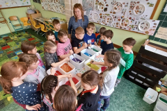 14.-4.-2025-2.B-Umelecky-festival-1.-stupne-vyroba-rucniho-papiru-12