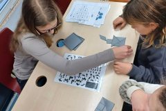 19.-12.-2024-2.B-Fyzikalni-cirkus-42