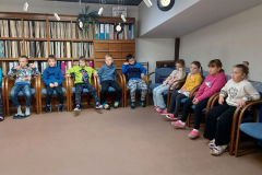 23.-10.-2024-2.B-Pasovani-na-Rytire-ctenarskeho-radu-v-Mestske-knihovne-2