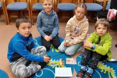 23.-10.-2024-2.B-Pasovani-na-Rytire-ctenarskeho-radu-v-Mestske-knihovne-33