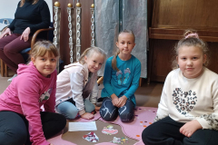 23.-10.-2024-2.B-Pasovani-na-Rytire-ctenarskeho-radu-v-Mestske-knihovne-36