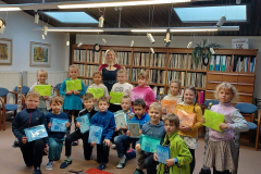 23.-10.-2024-2.B-Pasovani-na-Rytire-ctenarskeho-radu-v-Mestske-knihovne-58