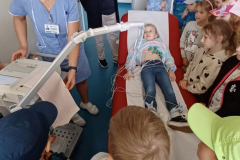 9.-5.-2024-1.B-Moje-maminka-lekarka-muj-tatinek-zachranar-45