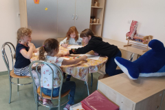 9.-5.-2024-1.B-Moje-maminka-lekarka-muj-tatinek-zachranar-84