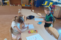 9.-5.-2024-1.B-Moje-maminka-lekarka-muj-tatinek-zachranar-90